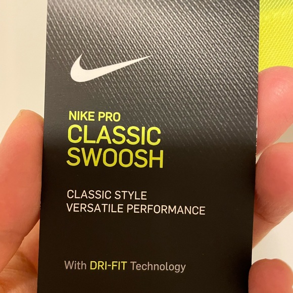 Nike pro classic swoosh bra - Picture 3 of 4